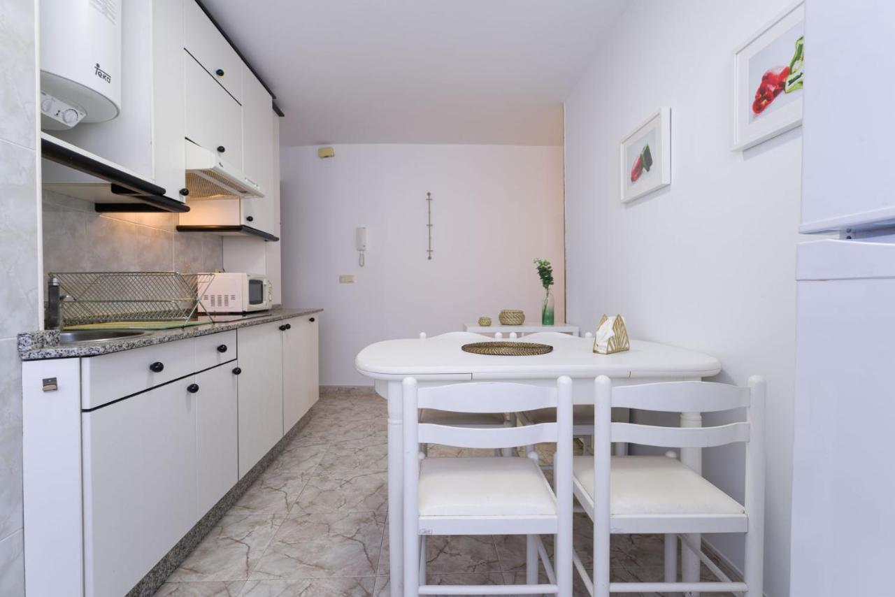 Arzúa Apartamentos Luisa מראה חיצוני תמונה